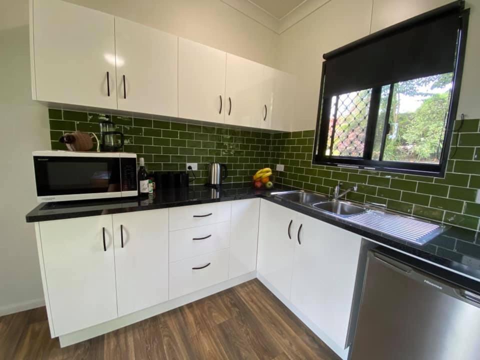 Mena Creek Flower House Bagian luar foto