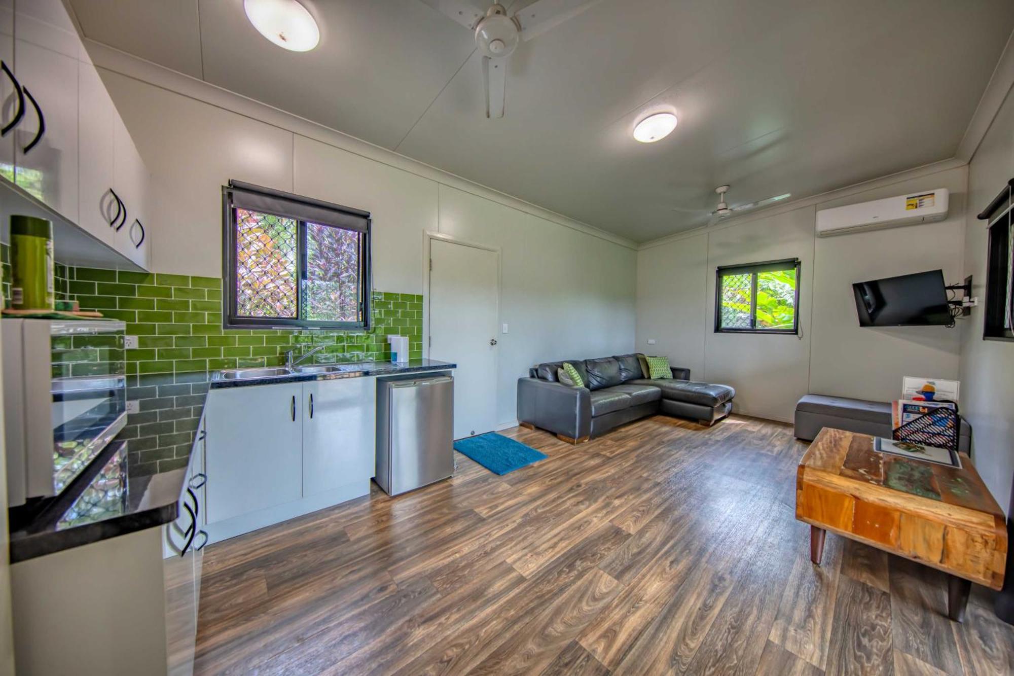 Mena Creek Flower House Bagian luar foto