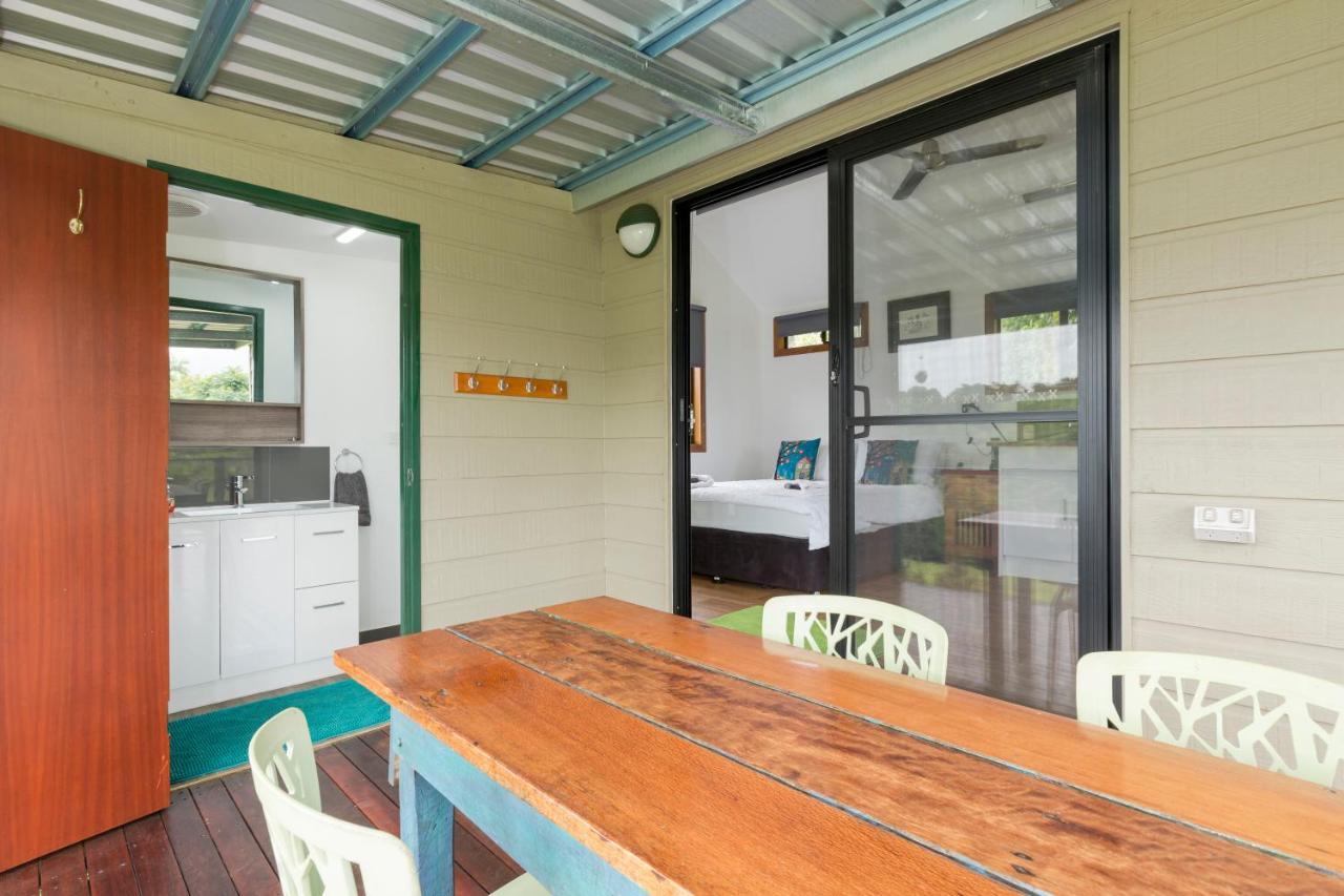 Mena Creek Flower House Bagian luar foto