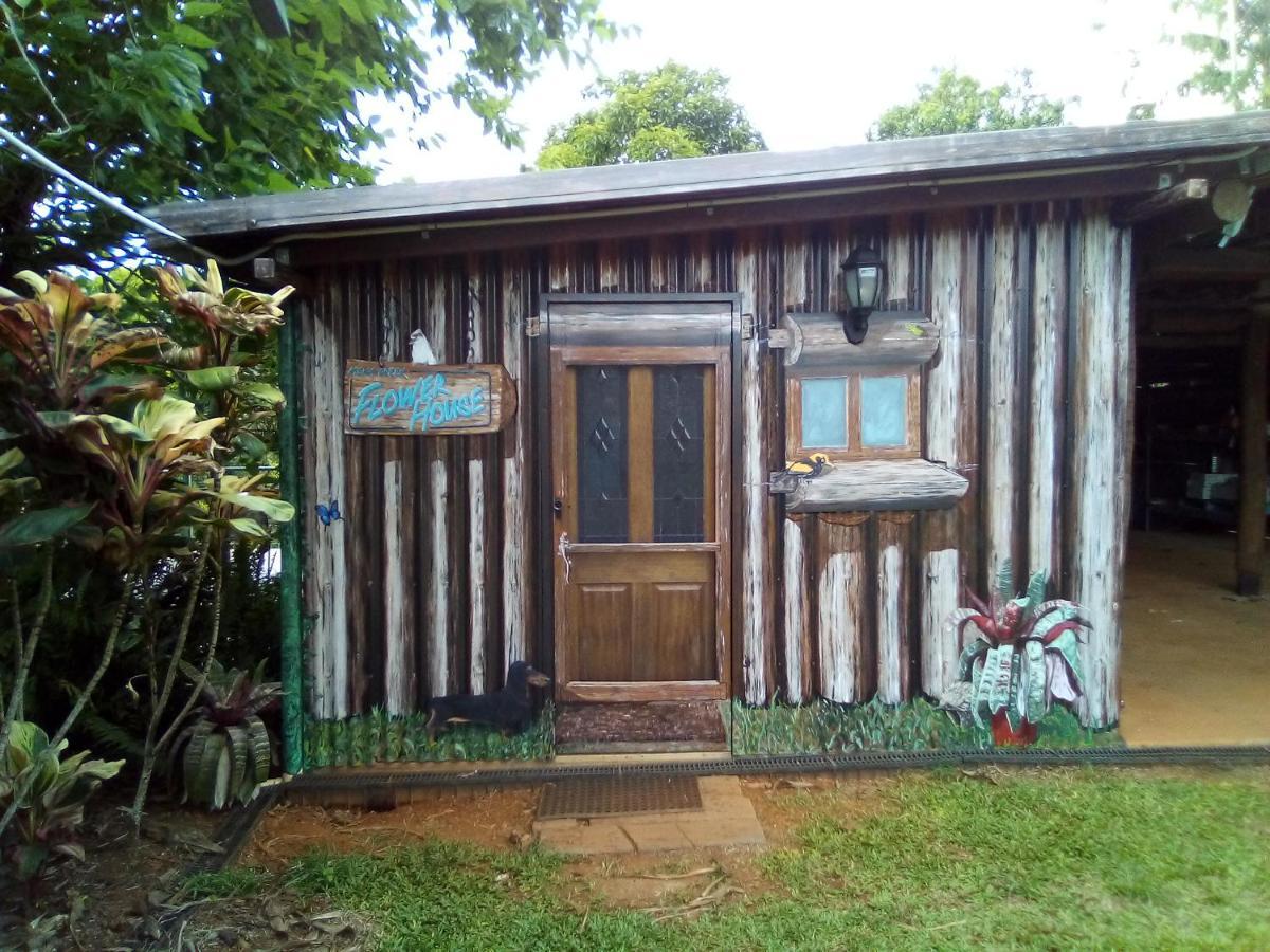 Mena Creek Flower House Bagian luar foto